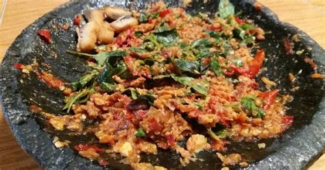 Dari saya kecil sudah terbiasa makan makanan ini, karena memang ini masuk daftar masakan favorit keluarga. Sambal tempe kemangi + ikan jambal roti | Resep | Resep ...