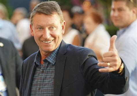 Wayne Gretzky Rookie Card That Sold For 375 Million Has Photo Taken