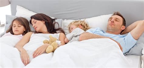 Cuando Se Tiene Hijos ¿quién Duerme Menos ¿el Padre O La Madre
