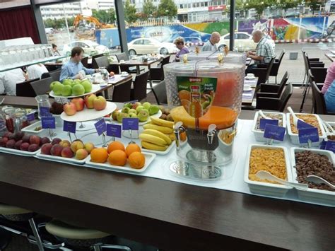 Flieg aus 125 metern höhe vom dach des park inn mitten in berlin. "Frühstück in Buffet Form" Park Inn by Radisson Berlin ...