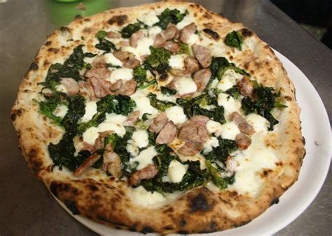 15 idee di pizze con condimenti sfiziosi da non perdere; Come cucinare i friarielli | Agrodolce | Condimenti per ...
