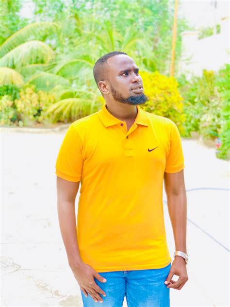Hawiye waa beel ka mida qabiilada soomaalida, kuwaasi oo ku dhaqan deegaano ka tirsan wadanka soomaaliya, itoobiya, iyo kiinya.sida lagu xusay taariikhda, beesha hawiye waxay walaalo yihiin beesha dir iyagoo ku wada abtirsada odayga irir oo ka mid ah sagaalka samaale. Eng Ibrahim Ali Abdirahman Mogadishu Soalia ~ Aroos ...