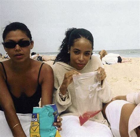 Aaliyah And Kidada At The Beach Aaliyah Aaliyah Haughton Aaliyah Style