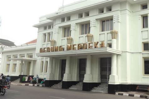 Berikut ini adalah daftar gedung tertinggi yang sedang dibangun di kota bandung berdasarkan standar emporis menurut data skyscrapercity forum indonesia. Bandung - Merdeka.com | Gedung Merdeka sempat jadi tempat ...