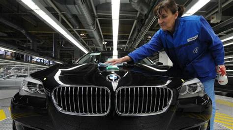 VW Bonus Mitarbeiter in Westdeutschland erhalten 7200 Euro Prämie