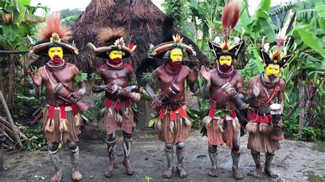 Huli Tribe Wigmen Papua New Guinea Youtube