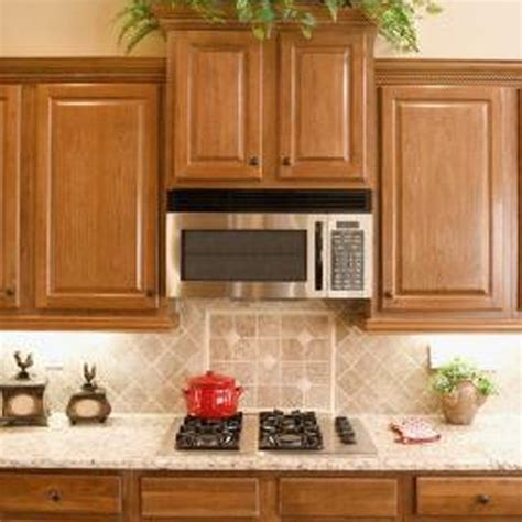 Oak also ranges in colors, from warm and light neutrals to deeper browns, and can be impacted by but which countertop should you choose to match your cabinets? What Color Granite Countertops Go With Light Maple ...