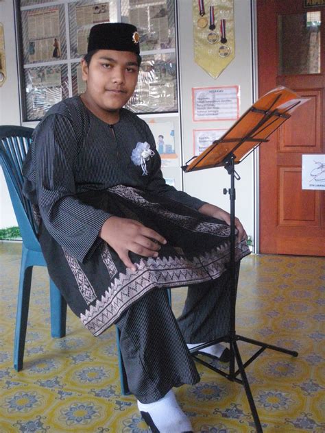 0 ratings0% found this document useful (0 votes). TERLALU ISTIMEWA: SAMBUTAN HARI GURU 2011