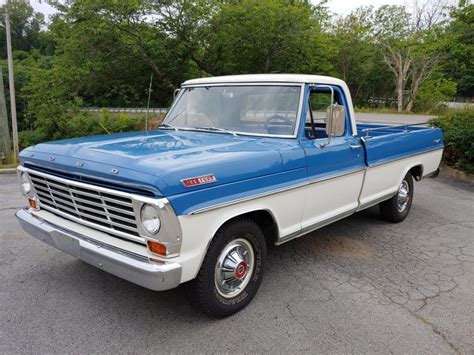 1967 Ford F100 427 Garage