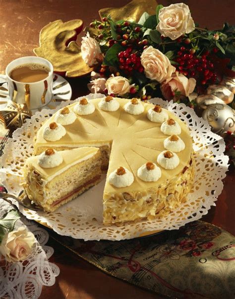 Saftiger marzipan nuss kuchen vom blech. Marzipan-Torte Rezept | LECKER | Leckere torten, Torten ...