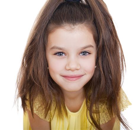 fundo retrato de uma menina encantadora sorrindo para a câmera foto e imagem para download