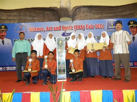 Lantas, sebenarnya apa dan bagaimana sih bikin latar belakang yang bagus itu? Latar belakang lahirnya SMP Negeri Unggul Sigli ~ tintanews