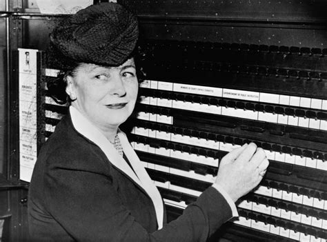 But, this wasn't the case earlier. 37 Photos of Women Voting to Celebrate the 19th Amendment ...