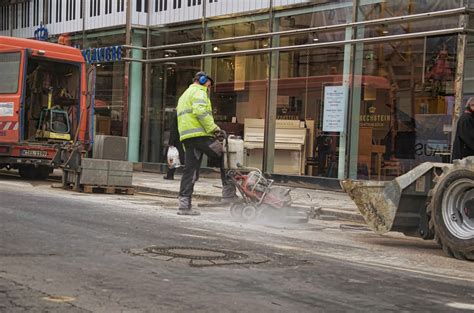 Die in köln gelegene villa haus am rhein köln ist 96 m² groß, verfügt über 2 schlafzimmer und kann 4. Berliner Baustellen: 0259, Baustelle Köln, Vor dem 4711 ...