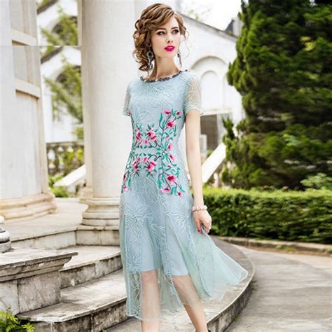 13 Beautiful Spring Dresses That Make You Look More Lovely