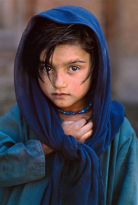 Gujjar Girl In Blue Kashmir Steve Mccurry Beautiful People Kind Photo