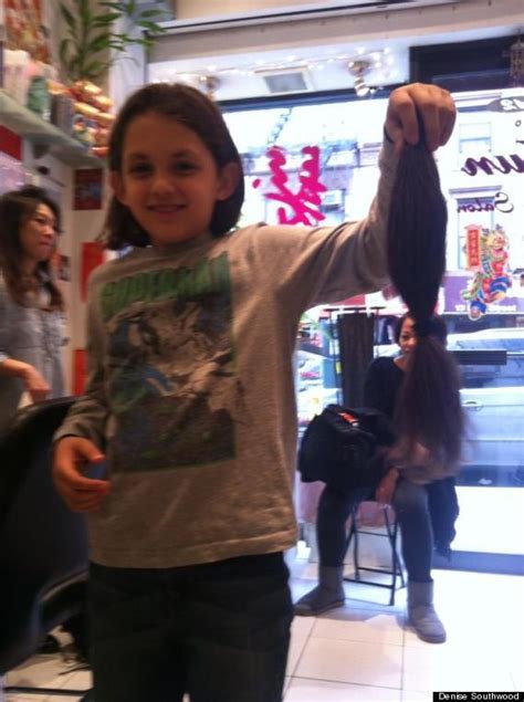 Cette remede est efficace je l utlise depuis 2 mois et mes cheveux pousse a une grande vitesse mais mes cheveux sont fourchus et sa casse si tu aplique cette astuce sur tes cheveux , en 1 semaine sa pousse de combien de cm ? Un enfant laisse pousser ses cheveux pendant cinq ans pour les offrir aux malades du cancer ...