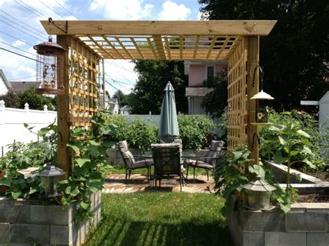 Unsere garten pergola entrée aus kiefer/fichte erhalten sie im praktischen bausatz inklusive schrauben. Garten Pergola gestalten - 50 Ideen für Ihre sommerliche ...