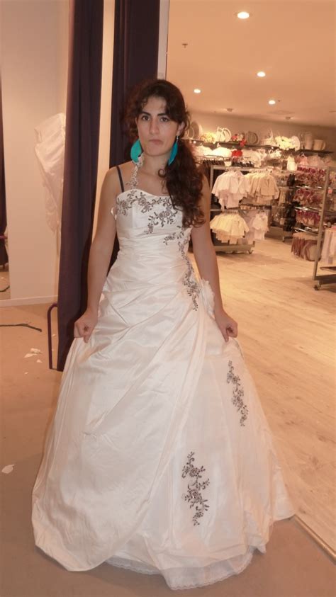 Trouvez votre robe de mariée et tous les prestataires de votre mariage : Acheter sa robe de mariée chez tati - Conception carte électronique cours