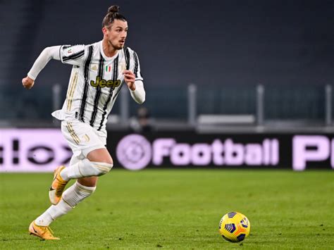 Great goals, passes and defensive skills from young romanian defender radu drăgușin, who currently plays for juventusmake sure to subscribe, leave a like and. Ce se întâmplă cu Radu Drăgușin, după "asaltul" lui ...