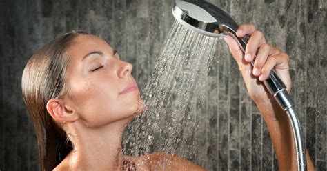Горячий душ и еще 5 безобидных привычек которые крадут нашу молодость