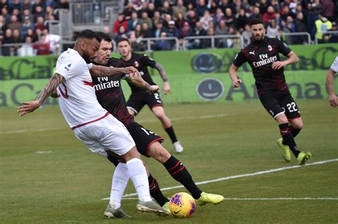 Con i gol degli attaccanti leao e ibrahimovic il milan vince pure a cagliari, i rossoneri hanno ottenuto tre punti importanti e hanno fatto festa grazie a ibra che è tornato a segnare in serie a. Leao-Ibra: il Milan passa a Cagliari | Foto - Sportmediaset