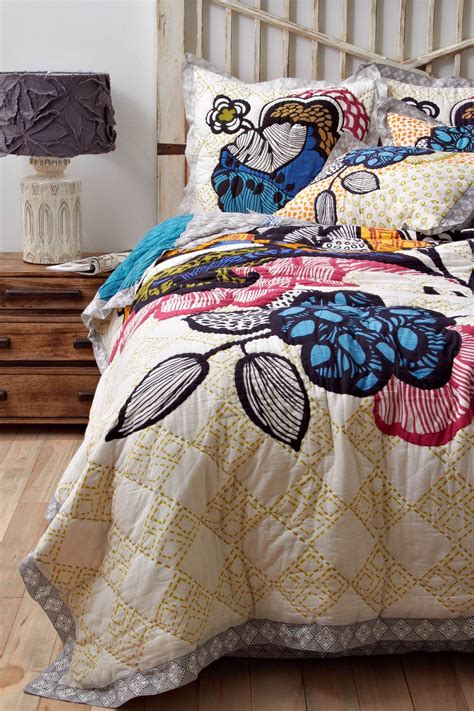 Laelia Quilt Anthropologie Bedding Bed Comforters Anthro Bedding