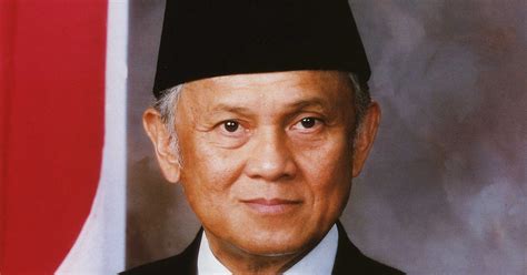 Biografi BJ Habibie Lengkap | Profil, Biodata, Keluarga, Perjalanan