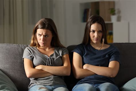 Tips For Getting Along With Your Difficult College Roommate How To