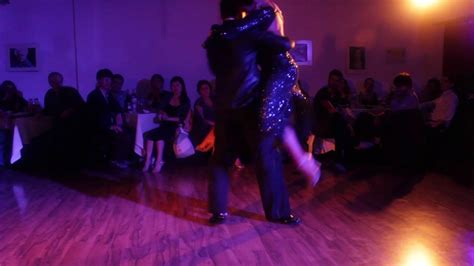 Dos Orillas Práctica De Tango Bailan Carolina Leonardelli Y Gabriel Salvi 4 4 Youtube
