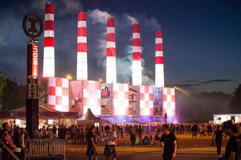 Examples of lowland in a sentence. Organisatie van Lowlands maakt data 2016 bekend