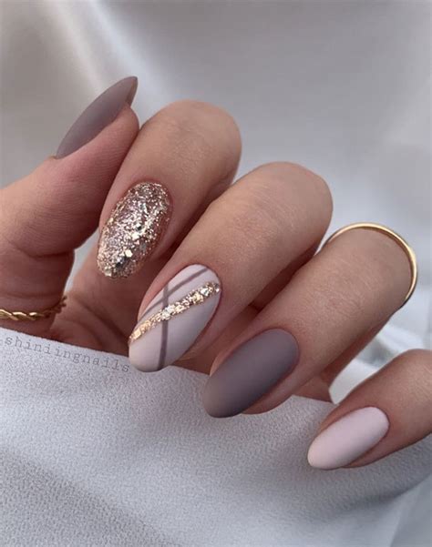32 Prettiest Autumn 2022 Nail Trends To Try Now Matte Mauve Glitter