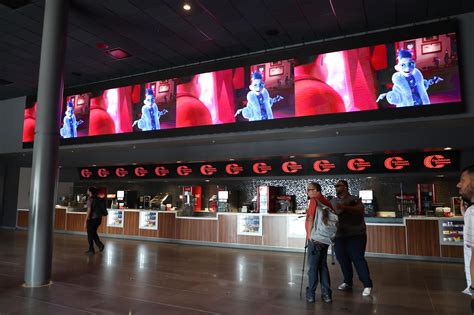 Caribbean Cinemas considera “extremo” restringir el acceso a los cines