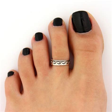 10 Best Toe Ring Styles And Ideas On How To Wear Toe Rings