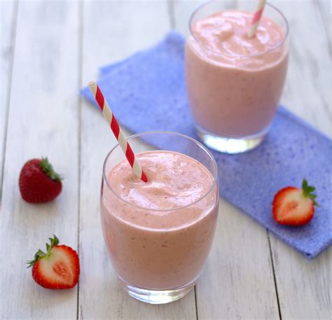 Strawberry Milkshake Smoothie Strawberry Drink Recipes Yummy