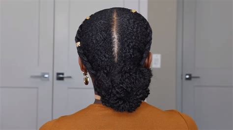 Round face shapes are complemented by myriad hairstyles—there certainly isn't a style that should be considered completely. Low Bun on Short 4C Natural Hair Tutorial ⋆ African American Hairstyle Videos - AAHV
