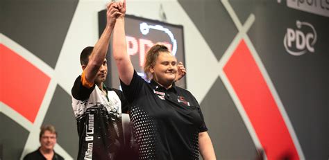 Greaves Pdc Womens Series Streak Ended As Suzuki Shares Titles Pdc