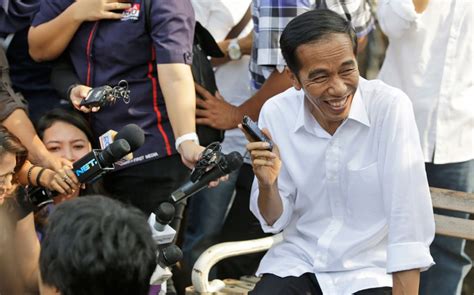 Dia meminta partai yang dipimpin zulkifli hasan itu tidak masuk barisan. Pilpres 2019, Jokowi: Amien Rais Capres Alternatif