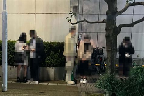 新宿・歌舞伎町で20代の「立ちんぼ女子」が“増殖中” 中年男性との「交渉バトル」を実況中継（写真3） デイリー新潮