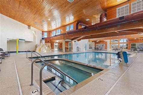 Waterfront Oasis - Condo with Pool on Larch - Home Rental in Sturgeon Bay