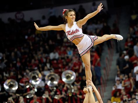 College Basketballs Top 25 Hottest Cheerleaders Bleacher Report