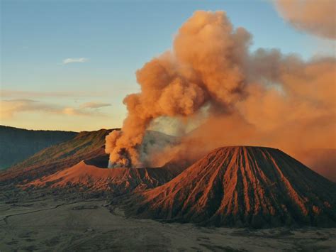 Best Vantage Points To Witness Mount Bromos Spectacular Eruptions Maxipx