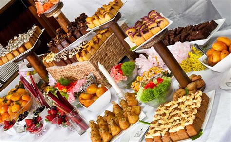 You can never go wrong with pizza and cannoli. Wedding Food Trends 2014 | Hizon's Catering