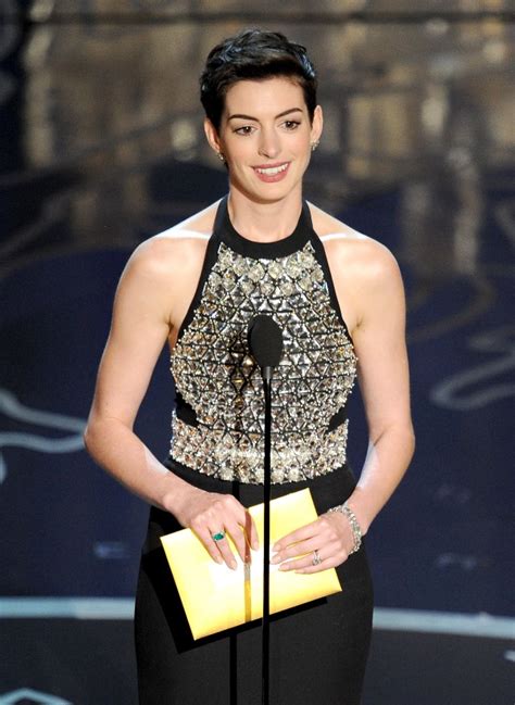 anne hathaway presents at the oscars 2014 lainey gossip entertainment update