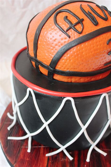Sopranos, breaking bad, modern family … bin fan von: Basketball Torte für einen Basketball Geburtstag (mit ...