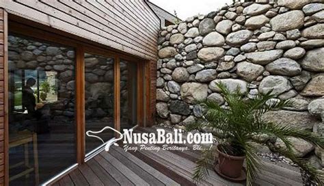 Desain inspiratif tempat wudhu minimalis dalam rumah dari batu alam. NUSABALI.com - FENG-SHUI : Dinding Batu Alam