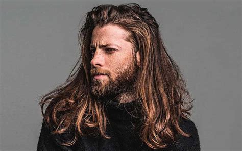 Popular Long Hairstyles For Men To Copy In
