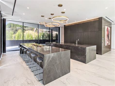 If you're ready to dive into an exciting custom cabinet remodeling project, mr. Fitucci Custom Kitchen Cabinets in Los Angeles
