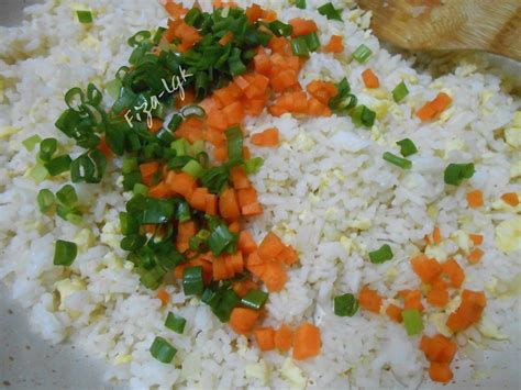 Udang goreng tepung tempura yang enak berikut ini cara membuatnya mudah dengan bahan dan bumbu yang cukup sederhana. NASI GORENG UDANG TEMPURA | Fiza's Cooking