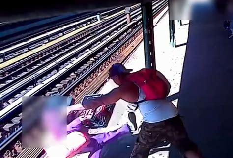 Man Pushes Woman Onto Nyc Subway Tracks Iha News